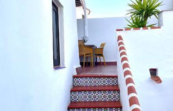 Cosy Andalusian Home with Roof Terrace in Town Centre - Photo 1