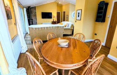 Hot Tub, Lake View, Peaceful Woodland Retreat - Photo 10