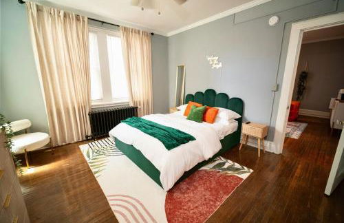 Uptown Funk Getaway with Parking & Walk To Stadiums, Nightlife - Foto 10