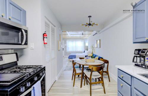 The Moose #5 - Modern Comfy Studio with King Bed, Free Parking & Fast WiFi - Foto 17