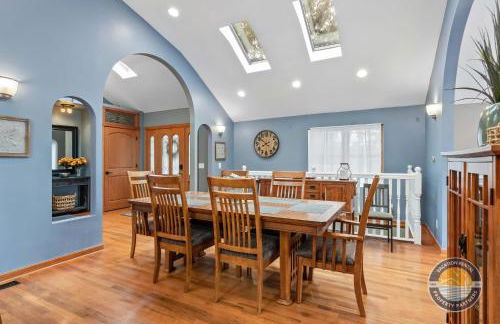 New Lake Como Retreat with Bar and Pool Table - Foto 5