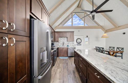 2nd Row Home Close to Beach - Foto 40