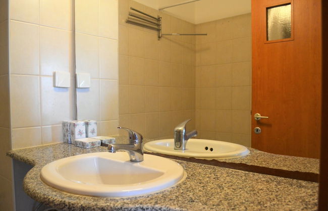 2BDR Amazing Location with Parking - Foto 16