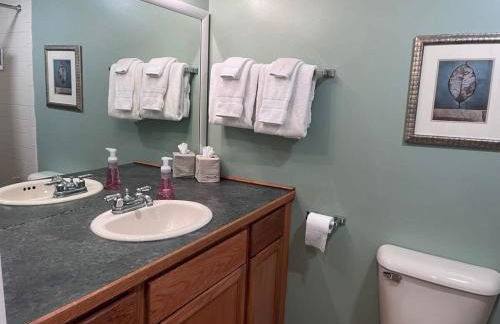 Spacious Condo with Pool Pass! - Foto 18