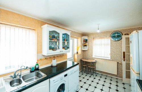 Family & Group Stay in Manchester - Free Parking - Foto 47