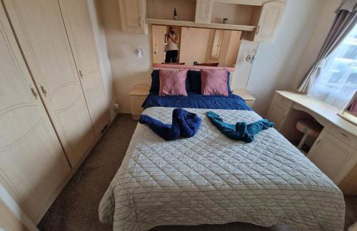 2 Bed Caravan - Sleeps 6 - Pets - Pool - Parking - Foto 10
