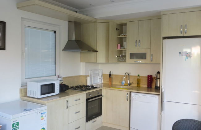 Villasevval-sleeps8-pool-bbq-ac-neartown - Photo 11