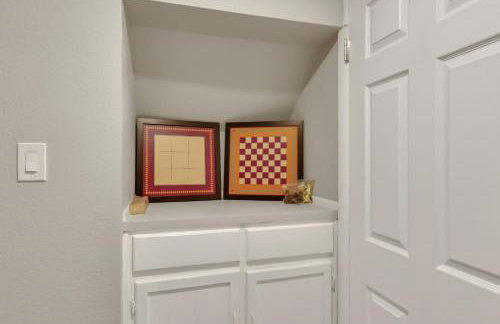 Chic Family Retreat with Game Room backyard with fire pit and minutes to Downtown! - Photo 29