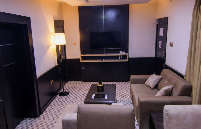 Heroes Luxury Apartments and Suites - Foto 16