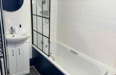 Modern 2 Bed Apartment - Blue Madison - Foto 3