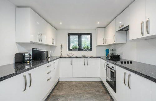 Period Luxury Converted Barn Windsor/Maidenhead - Perfect for family groups - Foto 82