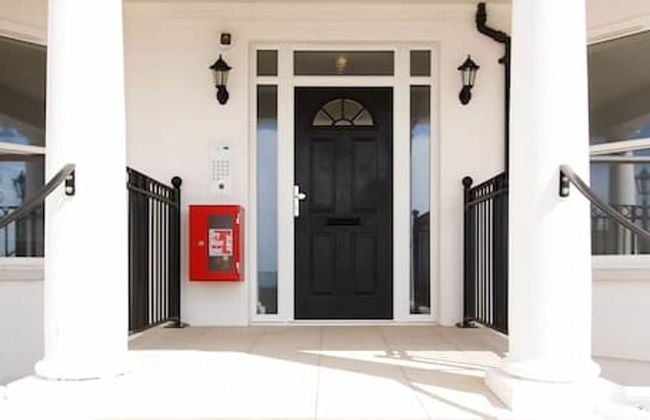 Panoramic sea Views in Beachfront apt w Balcony - Foto 3