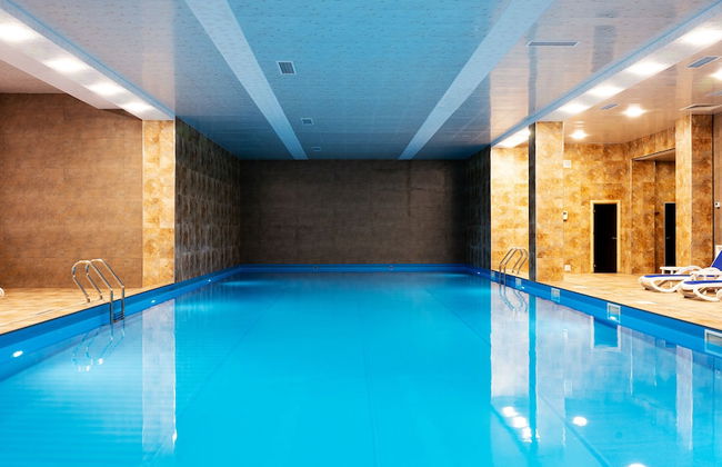 Spacious 1BR Pool & Sauna - Photo 10