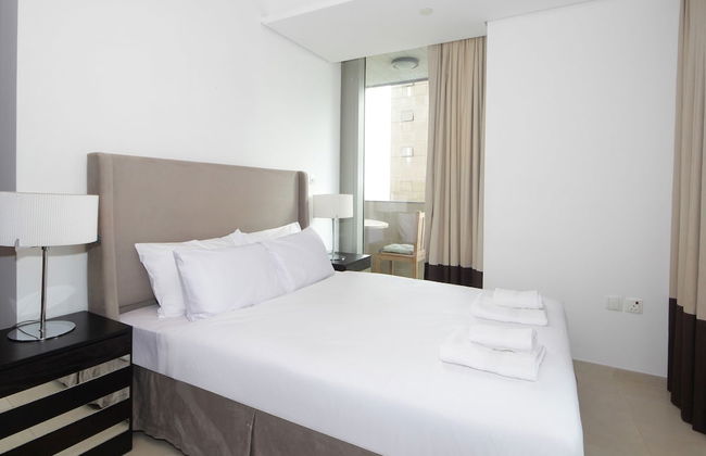 1 Bedroom Apartment in The Matrix Tower - Photo 1