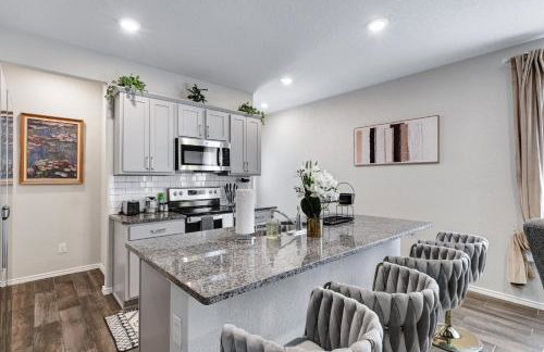 Stylish Hot Tub Retreat BBQ Yard Games WiFi Pets - Foto 12