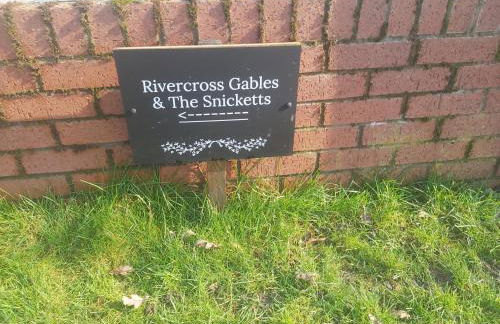 The Snicketts - Photo 20