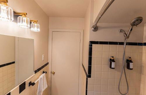 4 Bedroom 2 and a half bath that Sleeps 8 Near it all Ford Telegraph - Foto 14