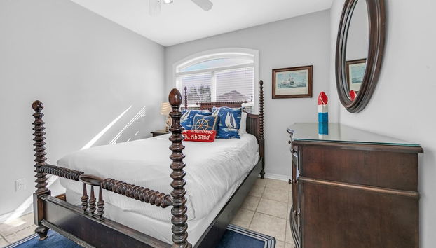 The Spyglass a 5 bed 3 bath house that sleeps 14 and just 67 steps from the beach - Foto 5, Quarto