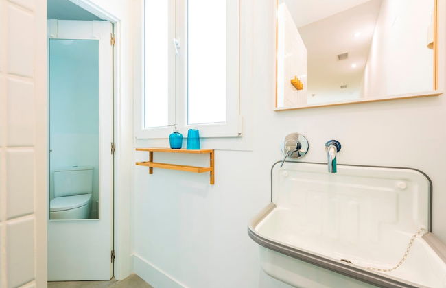 Be Mate Gran Vía Suites - Photo 67