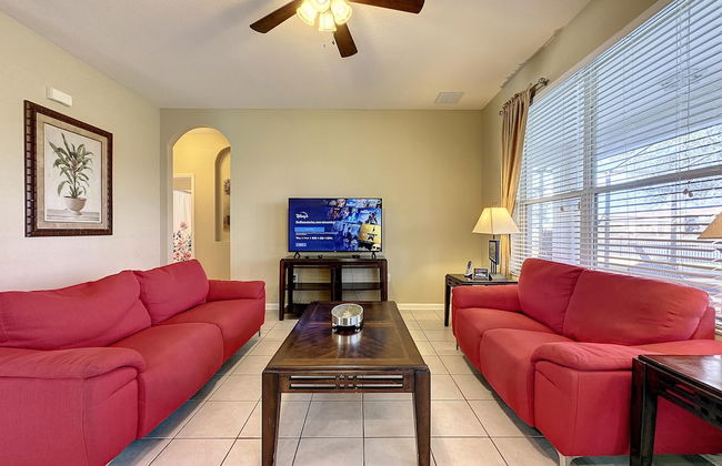 This Amazing 6 Bedroom Property With a Lake View - Foto 4