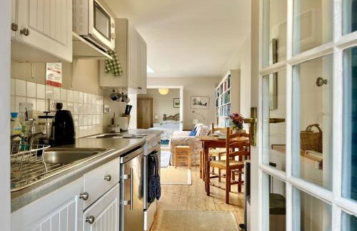 Library Cottage by inspirestays-com - Foto 19