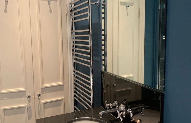 Charming and Full Of Character Apartment - Foto 25