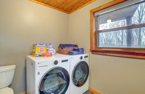 Family Home with Indoor Pool about 2 Mi to Elkhart Lake! - Foto 28