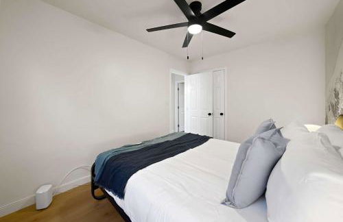 Explore North Park Chic 2br with Fire Pit Sleeps 6 - Foto 32