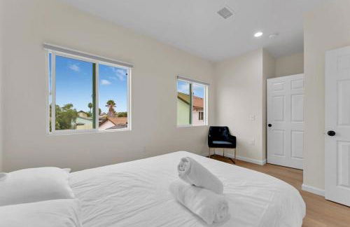 Urban Retreat Fun Relax Self Check-In Hot Tub Foosball Fire Pit Cornhole - Photo 2