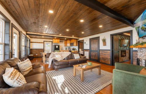 Mountain High Cabin with hot tub fire pit & indoor pool - Foto 8