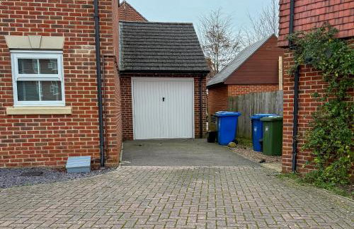 Lux House, Jennett's Park - Photo 16