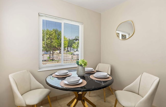 Modern Retreat With Spacious Yard & Cozy Interiors - Photo 26