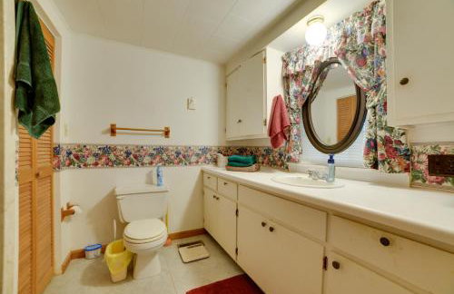 Peaceful Hazel Cottage with Deck and Yard! - Foto 16