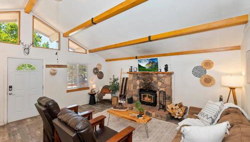 Bear Cub Cottage in Big Bear w/ HotTub & Firepit - Foto 2