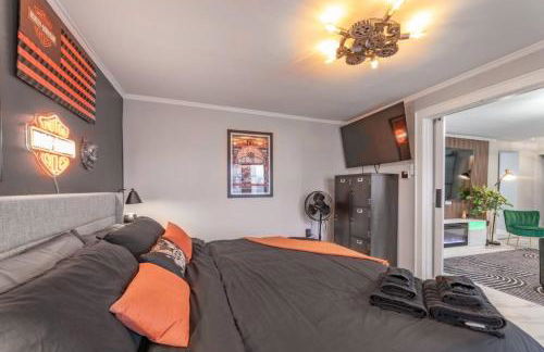 Pool Table, Arcade, Darts, 3 Car Garage, Sleeps 20 - Photo 31