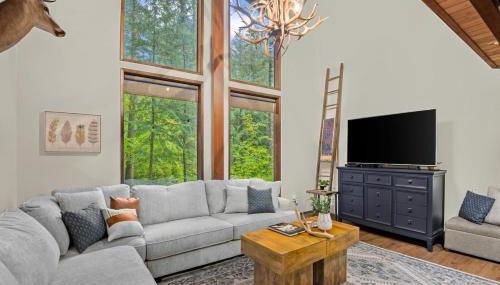 ZigZag Basecamp · Cozy Cabin Perfect for Nature Escapes w/ Hot Tub - Photo 3