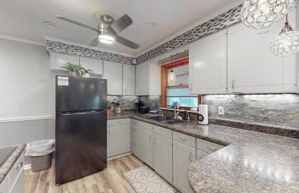 Sideline Sanctuary: Cozy Nights, Game Day Lights - Foto 6