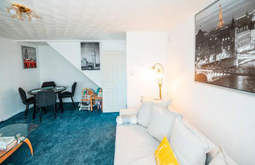 Family & Group Stay in Manchester - Free Parking - Foto 12