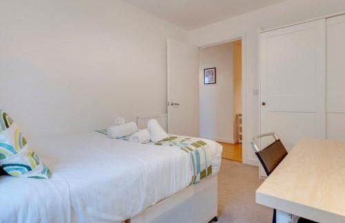 54 Woodpecker Way · Modern apartment near Addenbrookes Free parking Pass the Keys - Foto 33