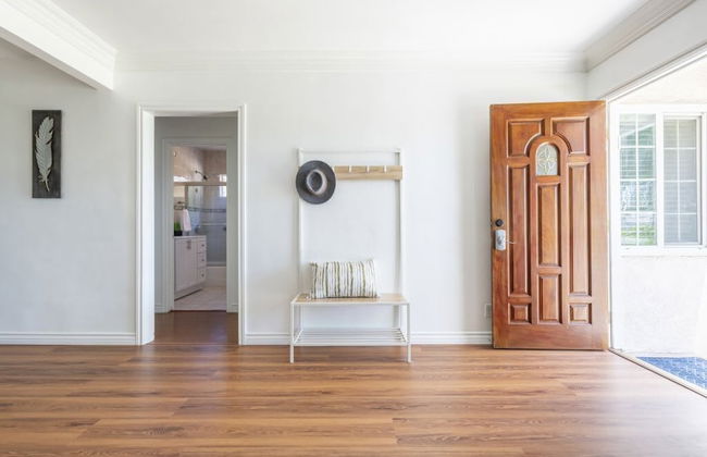 Charming Spacious Home - Modern Comforts, Prime Location - Photo 50