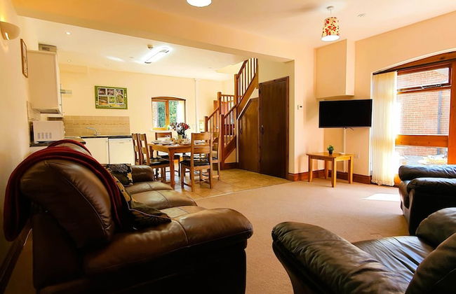 The Victorian Barn self catering holidays with pool & hot tubs - Photo 50