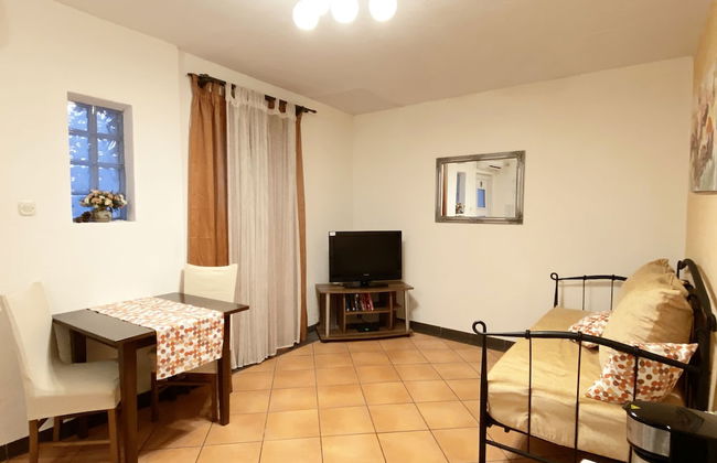 Apt Lavender on Nincevica St-1 BR Apt - Photo 13