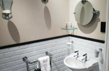 The Old Telephone Exchange - surrounded by fields! - Photo 16