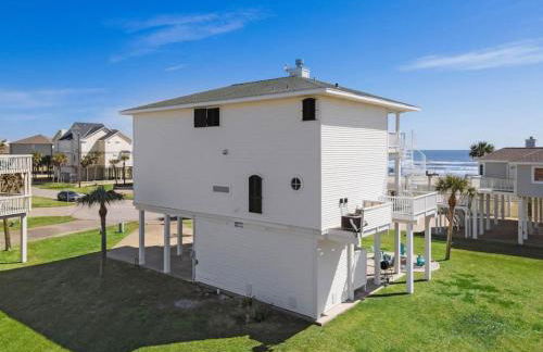 Huge beach house with great views, steps from sand - Foto 51