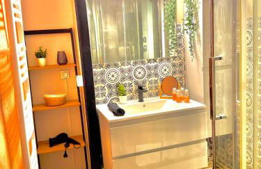 Les Loges Du Théatre 160m2 MAISON PRIVÉ 14 personnes MAX tout équipé a 200m de l'AVENUE DE CHAMPAGNE et toutes commodités DEGUSTATION CHAMPAGNE OFFERTE jacuzzi sauna jeux velos EMPLACEMENT EXCEPTIONNEL et CHIC - Foto 23