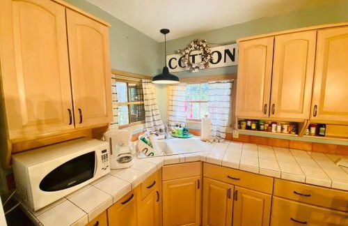 Cottage with Hot Tub and Pool Bandera, TX. - Foto 7