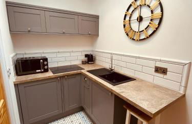 Carlton Guest suites - Weymouth - Photo 4