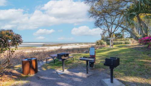 Beachy Days Escape - Cozy Haven Steps From Beach! - Foto 5