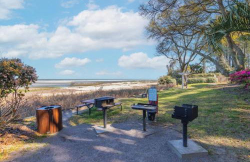 Beachy Days Escape - Cozy Haven Steps From Beach! - Foto 6