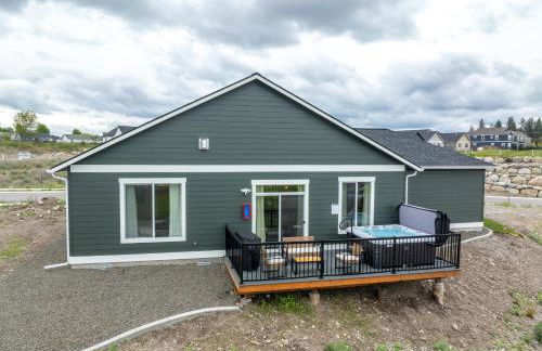 Golf Getaway, Hot Tub, EV Charger, New 2025 Build - Photo 10